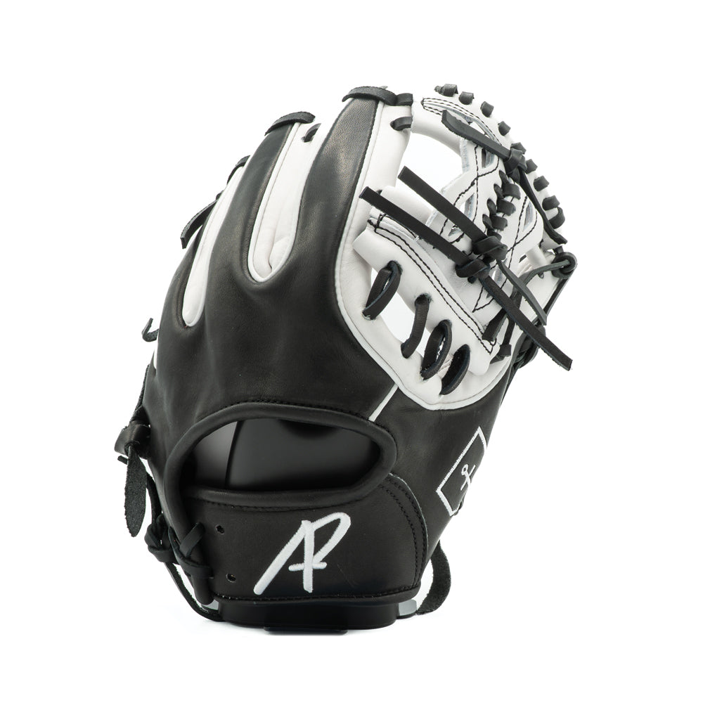 11" Royal Welting Black and White  Infield / Outfield Diamon-Web